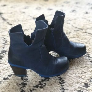 John Fluevog Rosy electric blue boot size 7, VGUC